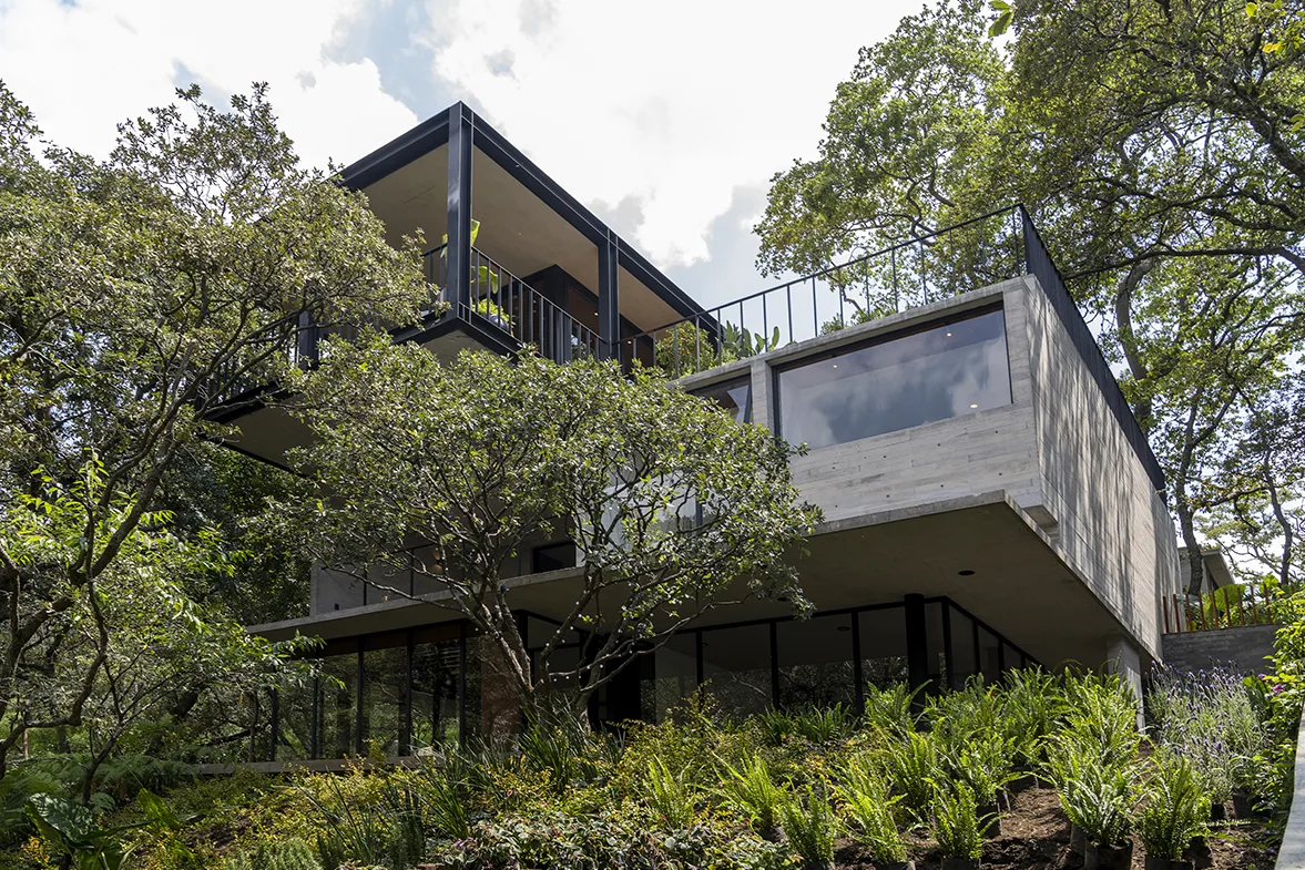 BRED HOUSE — image 12