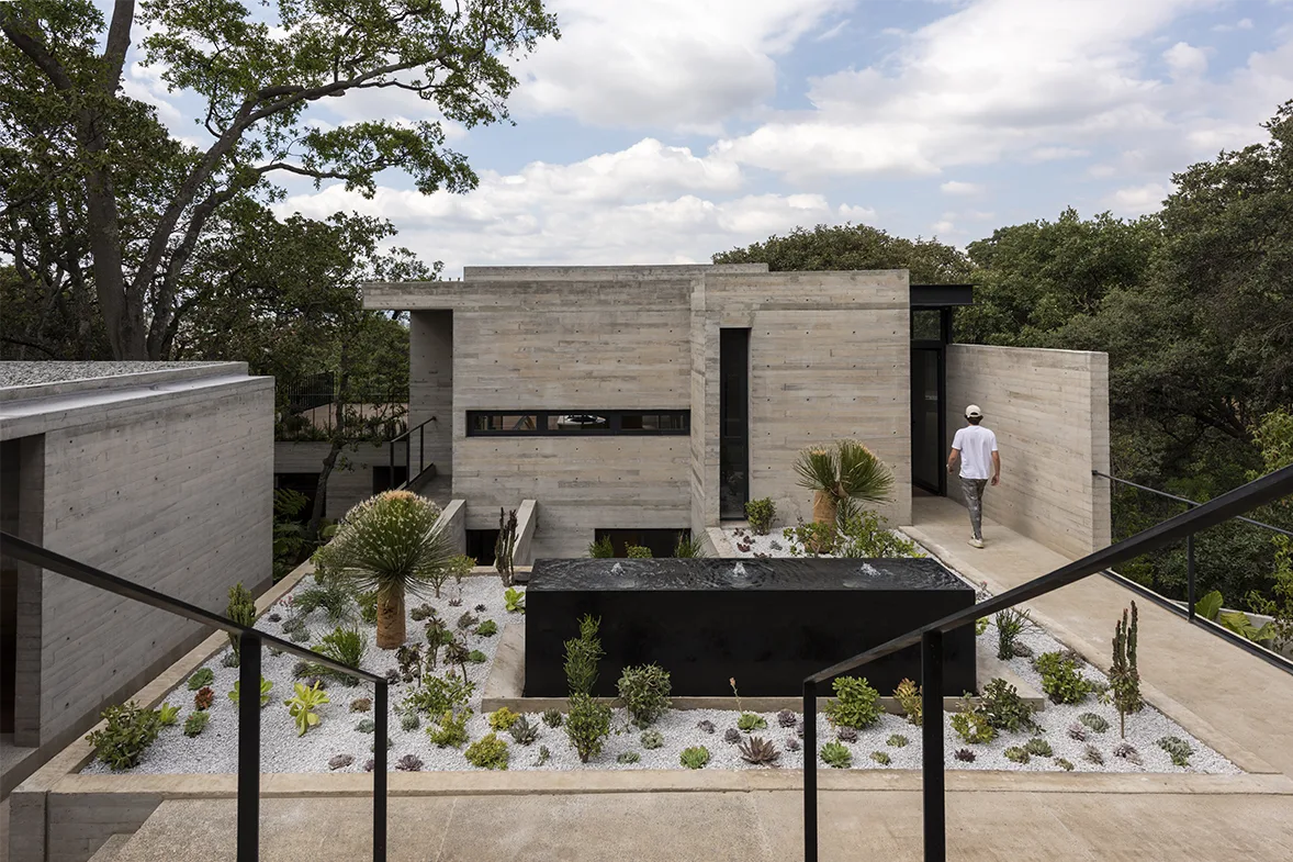 BRED HOUSE — image 3