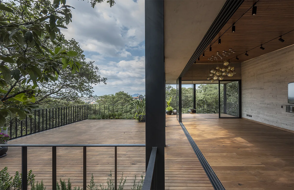 BRED HOUSE — image 6