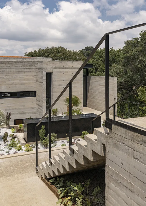 BRED HOUSE — image 5