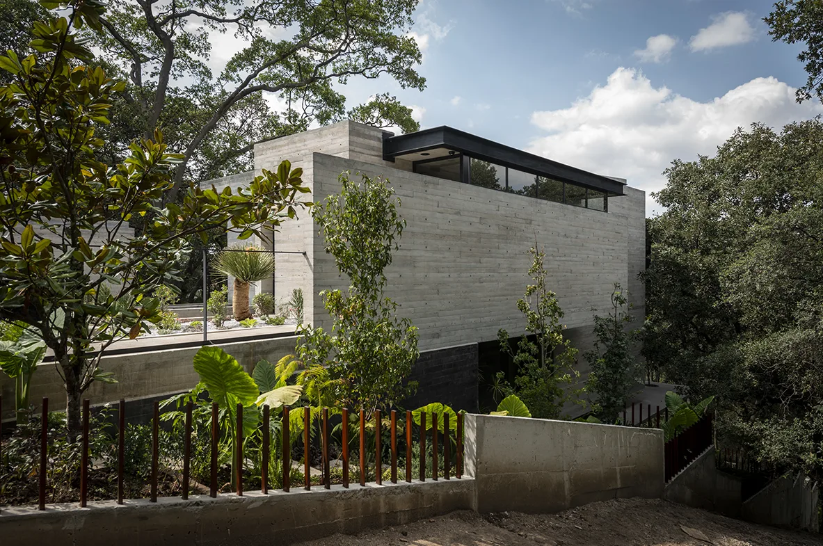 BRED HOUSE — image 7