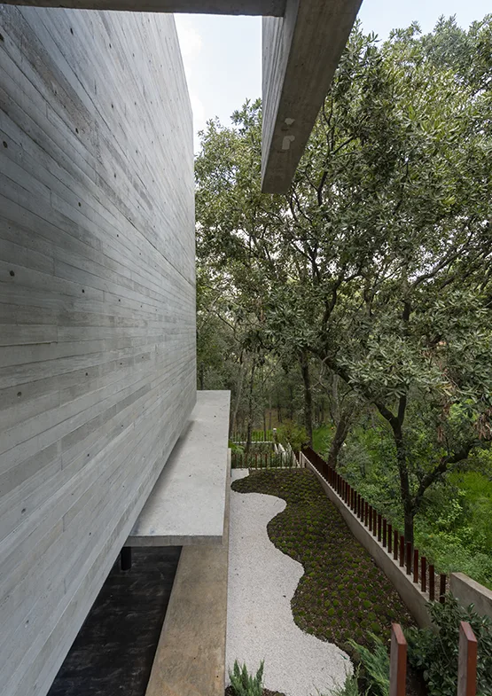 BRED HOUSE — image 8