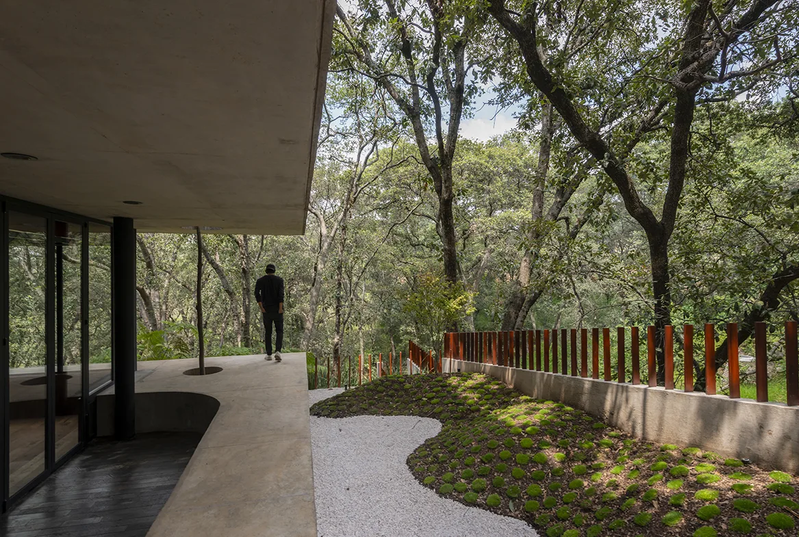 BRED HOUSE — image 9