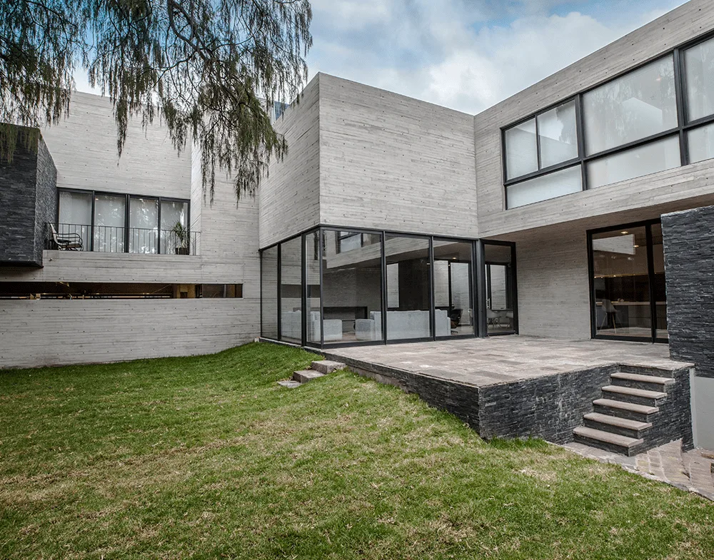 DB HOUSE — image 2