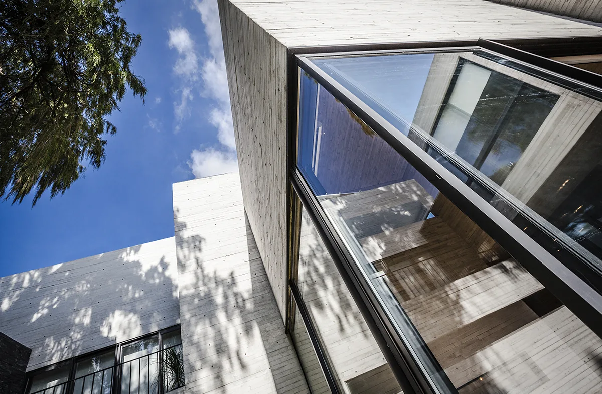 DB HOUSE — image 3