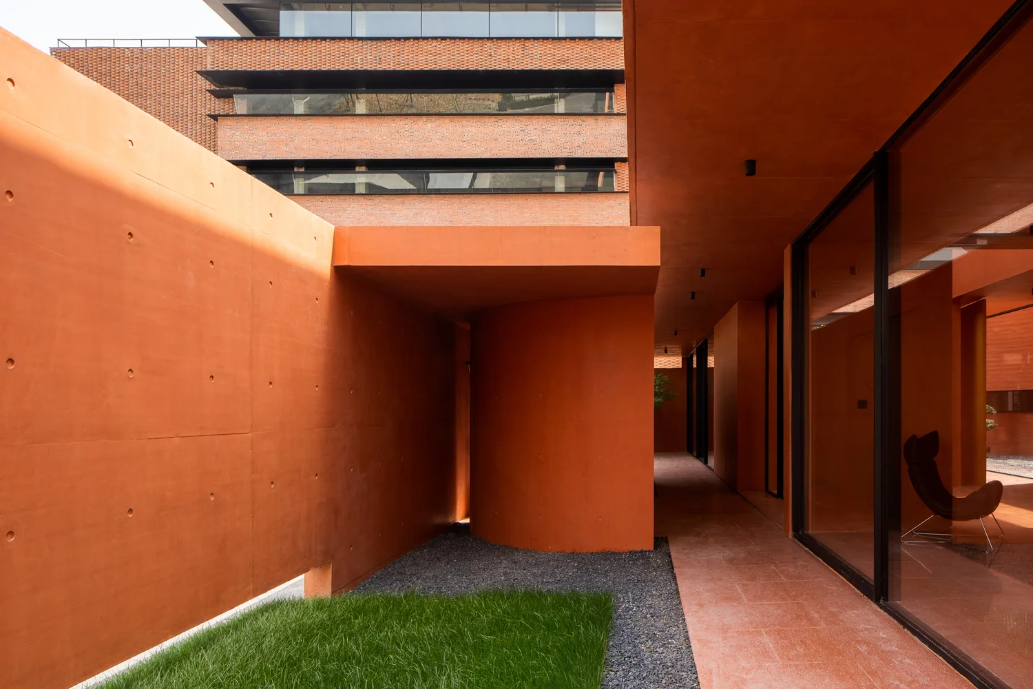 HN HOUSE — image 5